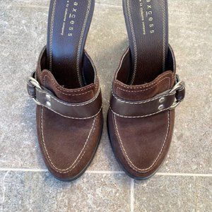 Liz Claibourne Axcess Brown Suede Mules size 8